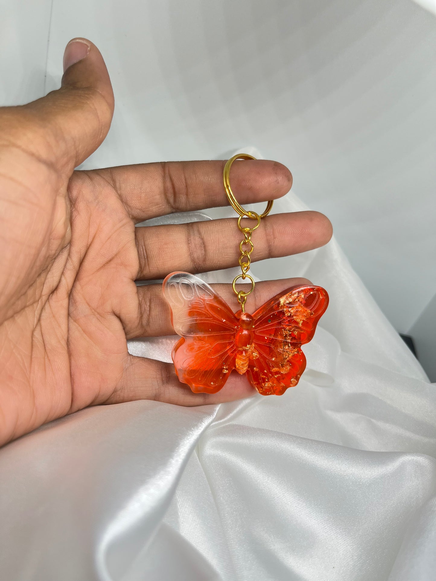 Porte clé papillon rouge avec feuilles d’or