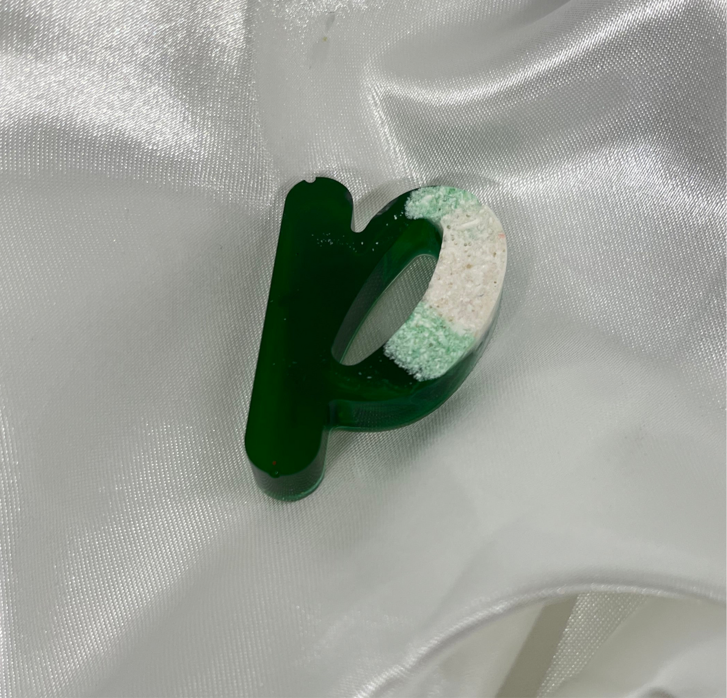 Porte clé Lettre P vert et blanc